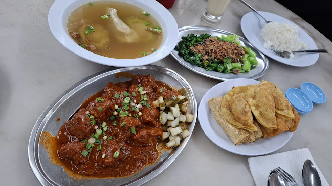 Opinii despre Restoran Home Town Yong Tow Foo (Ampang Point Branch) în Ampang - Gastronomi dan perhotelan