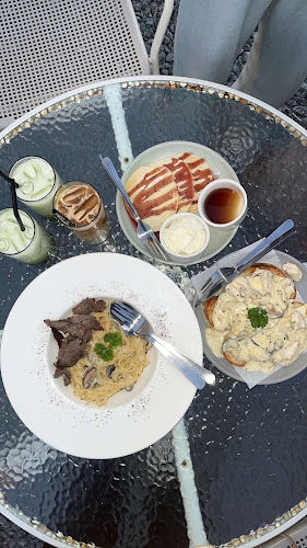 Kafe Moara - Gastronomi dan perhotelan