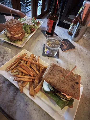 Junk Cafe - Gastronomi dan perhotelan