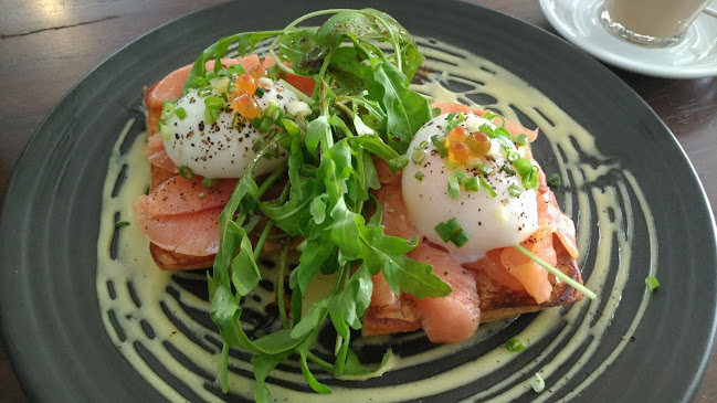 The Replacement - Lodge & Kitchen