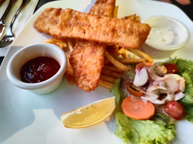 Opinii despre La Playa, Bar & Restaurant în Port Dickson - Gastronomi dan perhotelan