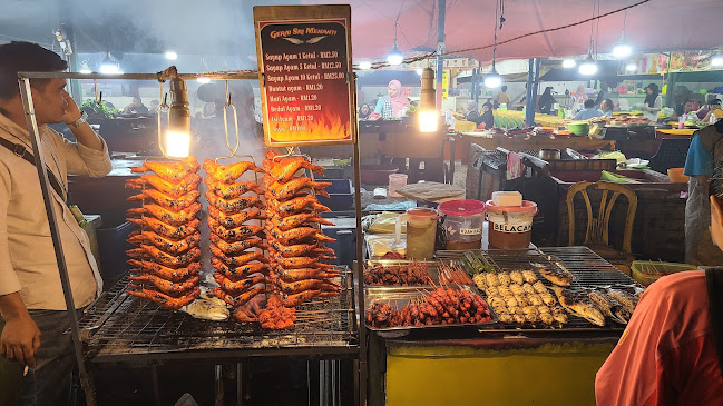 Anjung Kinabalu (AKINA Night Market) - Gastronomi dan perhotelan