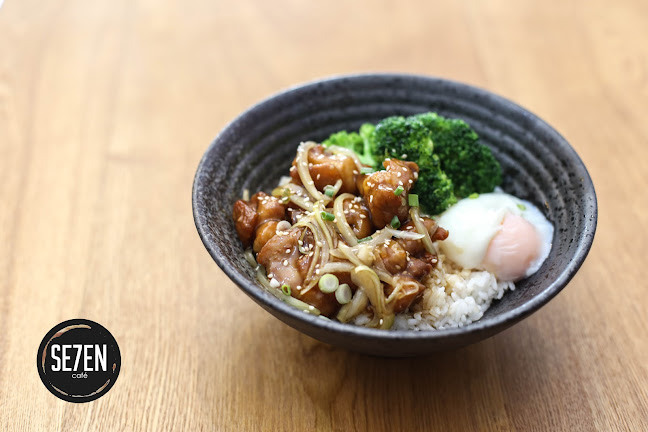 Kafe SE7EN - Gastronomi dan perhotelan