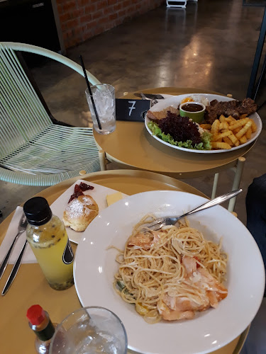 Comentarii opinii despre Teduhan Senja Cafe Sdn.Bhd