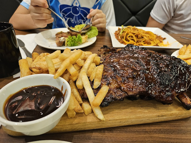 Howdy Grillhouse - Kuching
