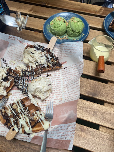 Naug Cafe (Naug Just Plants’ backyard) - Gastronomi dan perhotelan