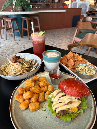 V88 Cafe & Bar Starhill - Gastronomi dan perhotelan