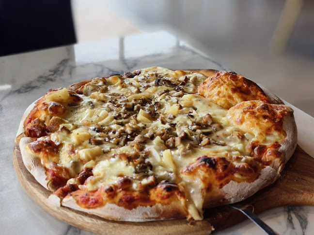 X.Street Cafe & Dine - Gastronomi dan perhotelan