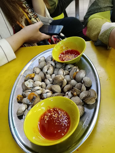 Kompleks Makanan Medan Renong Padang Kota Lama, 3, Padang Kota Lama, Jalan Tun Syed Sheh Barakbah, 10200 George Town, Penang