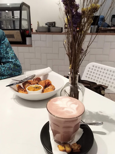 Tiny Elephant - Soft Serve & Coffee - Gastronomi dan perhotelan