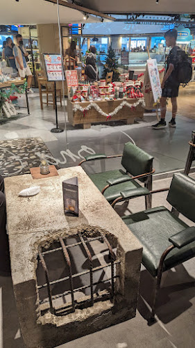 Cong Caphe, The Starhill - Gastronomi dan perhotelan