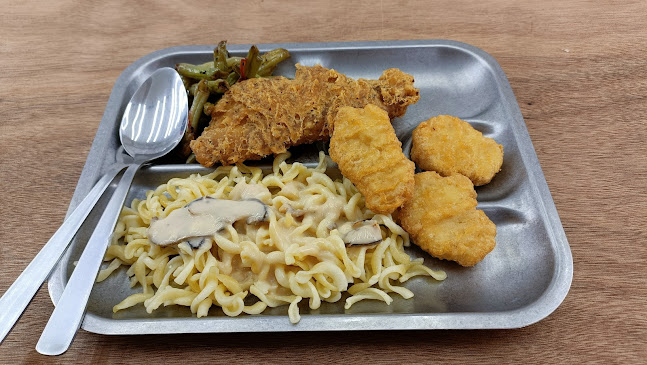 Tekan Canteen 13 - Gastronomi dan perhotelan