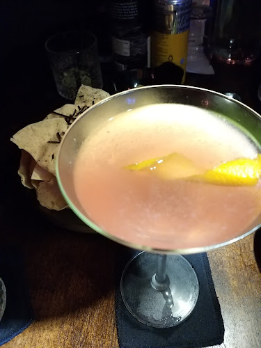 Haiiro Usagi - Gastronomi dan perhotelan