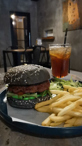 CAMPER 1991 - Gastronomi dan perhotelan