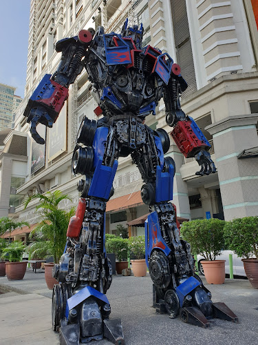 Comentarii opinii despre McDonald's Birch House DT