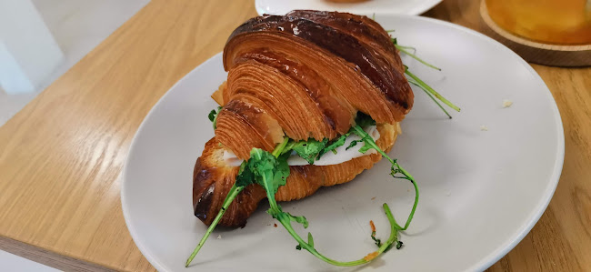 Xiao By Crustz - Gastronomi dan perhotelan