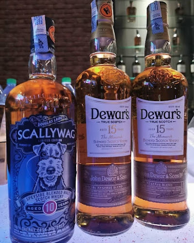 V Lounge Whisky Bar - Gastronomi dan perhotelan