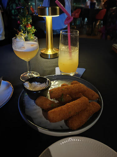 W Social Club - Gastronomi dan perhotelan