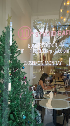 10 Studio Cafe - Gastronomi dan perhotelan