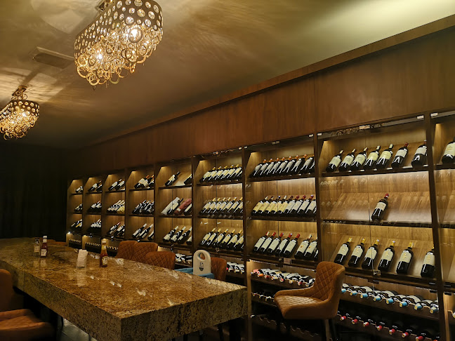 Rewine Bistro & Dine - Gastronomi dan perhotelan