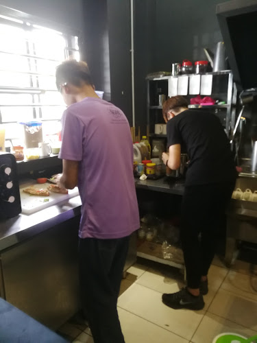 818 Cafe & Hair Studio - Gastronomi dan perhotelan