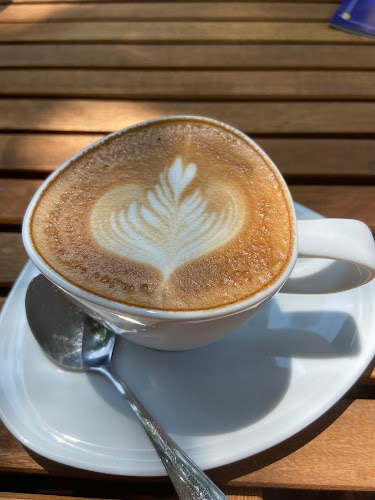 Mangga at the Blue Mansion - Gastronomi dan perhotelan