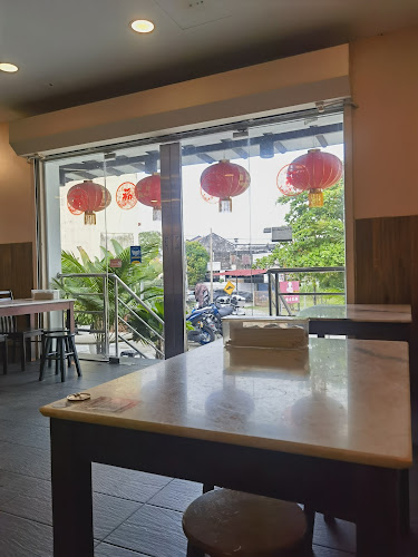 Yi Poh - Gastronomi dan perhotelan