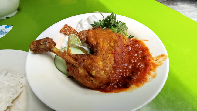 Comentarii opinii despre Ayam Penyet Mak Maya (warung mak ipah)