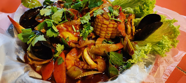 D'Ganu Steamboat & Cafe - Gastronomi dan perhotelan