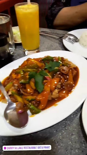 Opinii despre Daddy Village Restaurant Sdn Bhd în Batu Pahat - Gastronomi dan perhotelan