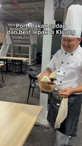 Bistro Kabin Kontena Kluang