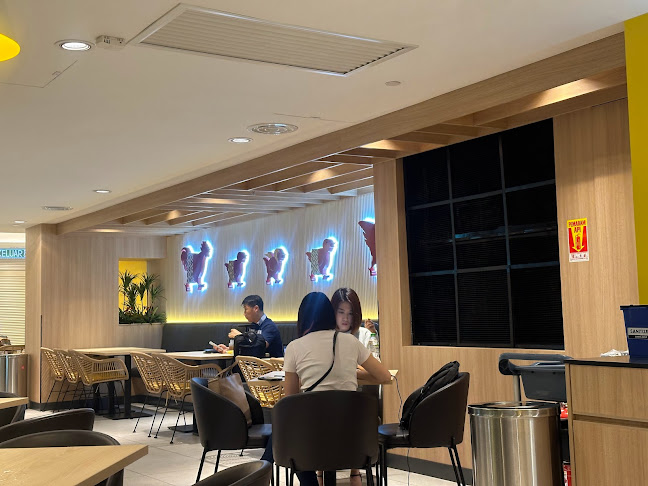 Ahh-Yum (Suria KLCC) - Gastronomi dan perhotelan