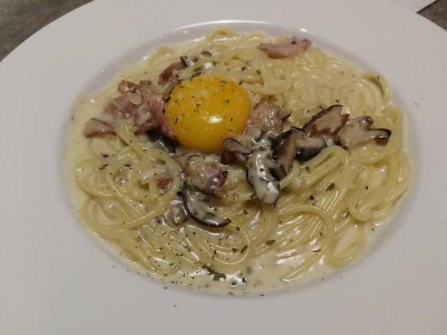 Anmour Cafe Bukit Indah - Gastronomi dan perhotelan