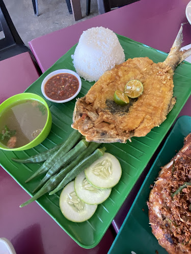 Opinii despre Bukit Padang Food Court în Kota Kinabalu - Gastronomi dan perhotelan