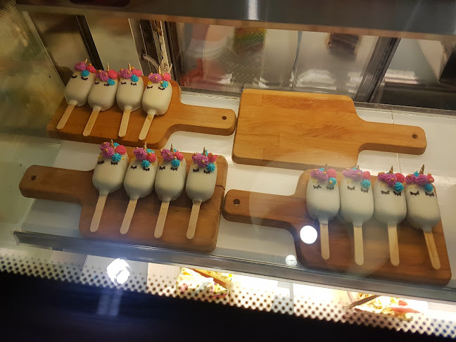 Comentarii opinii despre Little Collins cakery & cafe