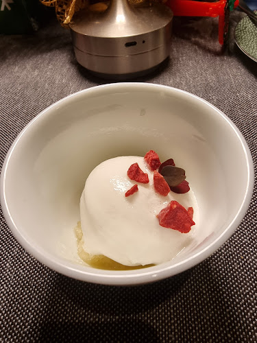 Sabayon at EQ - Gastronomi dan perhotelan