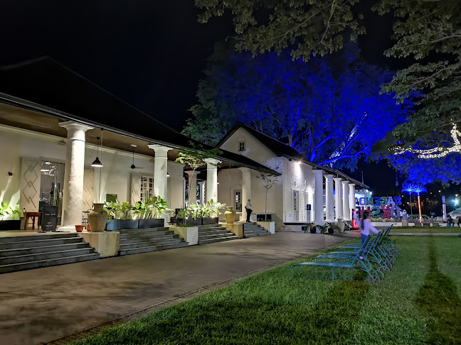 The Old Court House, Jalan Tun Abang Haji Openg, Kuching, 93000 Kuching, Sarawak