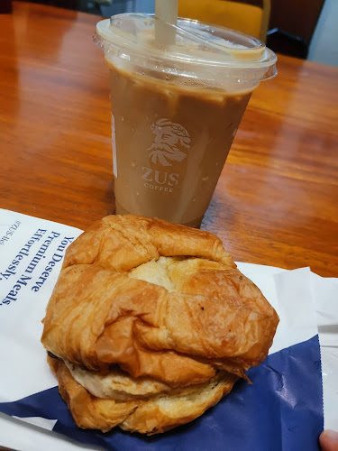 ZUS Coffee - Gastronomi dan perhotelan