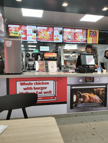 Wallace - Gastronomi dan perhotelan