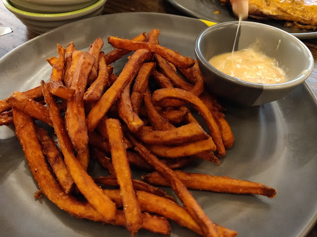 Nando's Aman Central - Gastronomi dan perhotelan