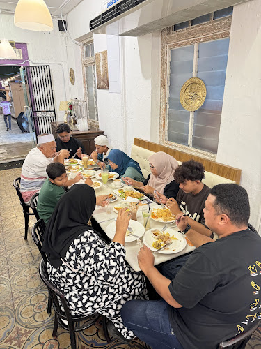 CAFE AURA RISE AND GRIND - Gastronomi dan perhotelan