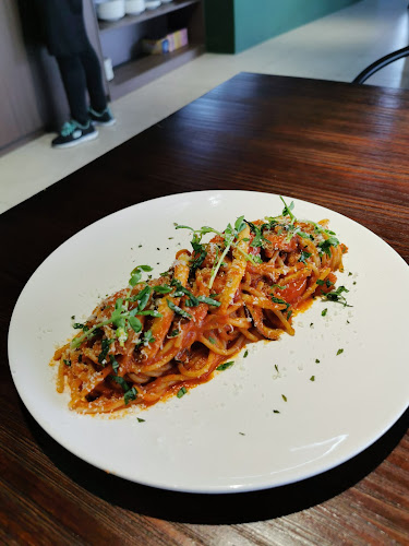 London Cafe & Bistro - Gastronomi dan perhotelan