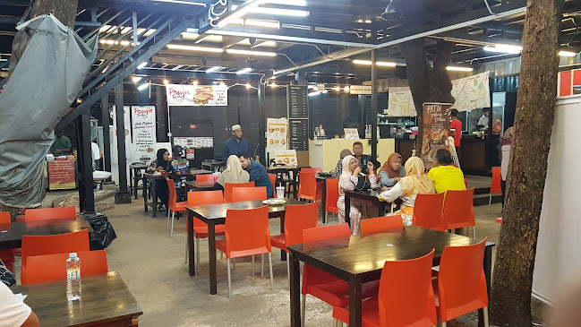 Rissmart Container Cafe - Gastronomi dan perhotelan