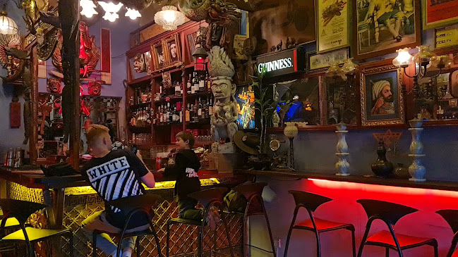 Junk Cafe - Gastronomi dan perhotelan