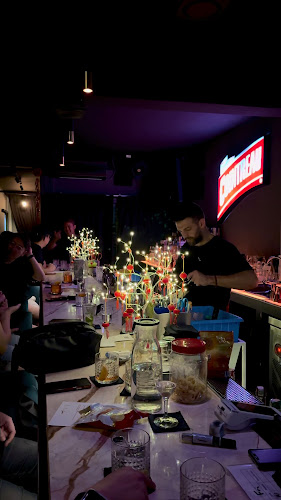 Haiiro Usagi - Gastronomi dan perhotelan