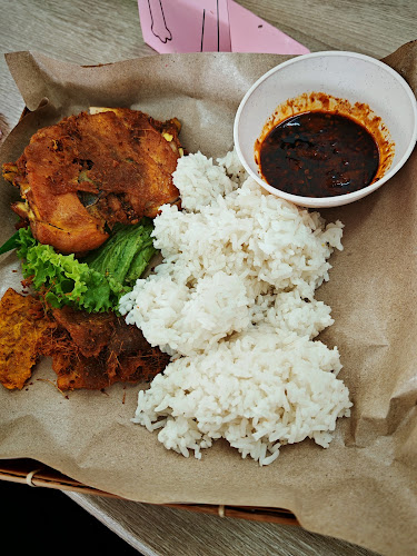 RUMAH MAKAN AYAM PENYET SAMBAL MIMPI DORA MJ
