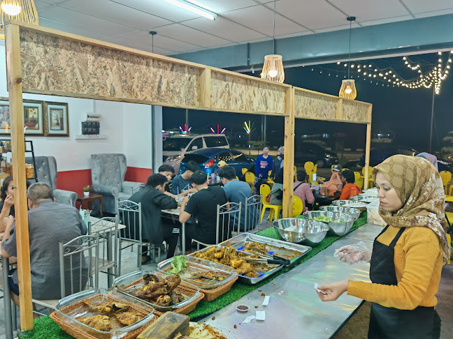 Opinii despre RUMAH MAKAN AYAM PENYET SAMBAL MIMPI DORA MJ în Tapah Road - Gastronomi dan perhotelan