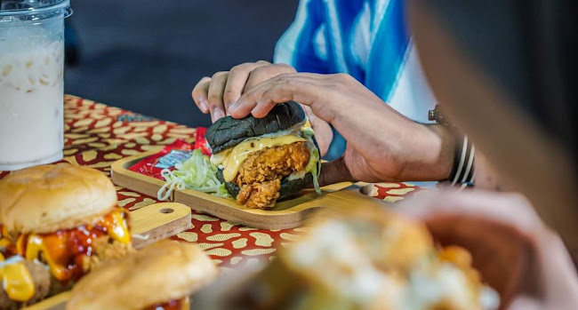 WanAlif Burger - Kampung Tersusun Tasik ( Bercham ) - Gastronomi dan perhotelan