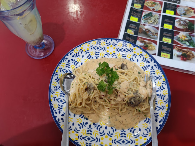 Opinii despre Kompleks Penjaja Desiran Tanjung în Tanjung Tokong - Gastronomi dan perhotelan