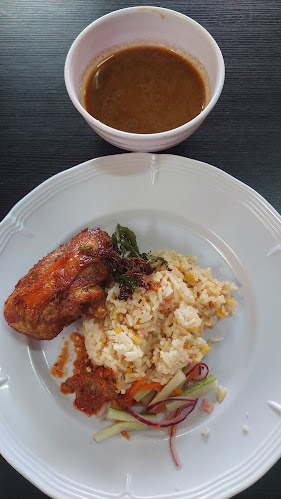 Opinii despre Nasi Minyak Nessan 4 în Kuala Terengganu - Gastronomi dan perhotelan